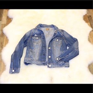 STYLE STAPLE: Am Eagle Jean Jacket (lite distress)